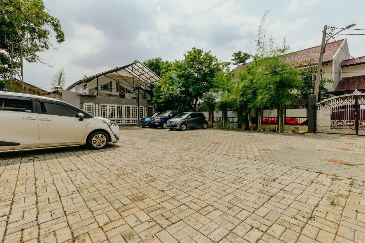 Urbanest Inn House Tb Simatupang Pasar Minggu Esterno foto