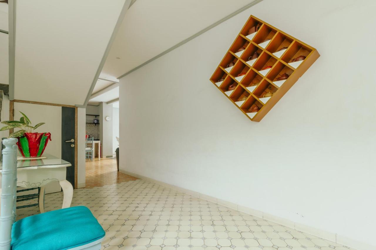 Urbanest Inn House Tb Simatupang Pasar Minggu Esterno foto