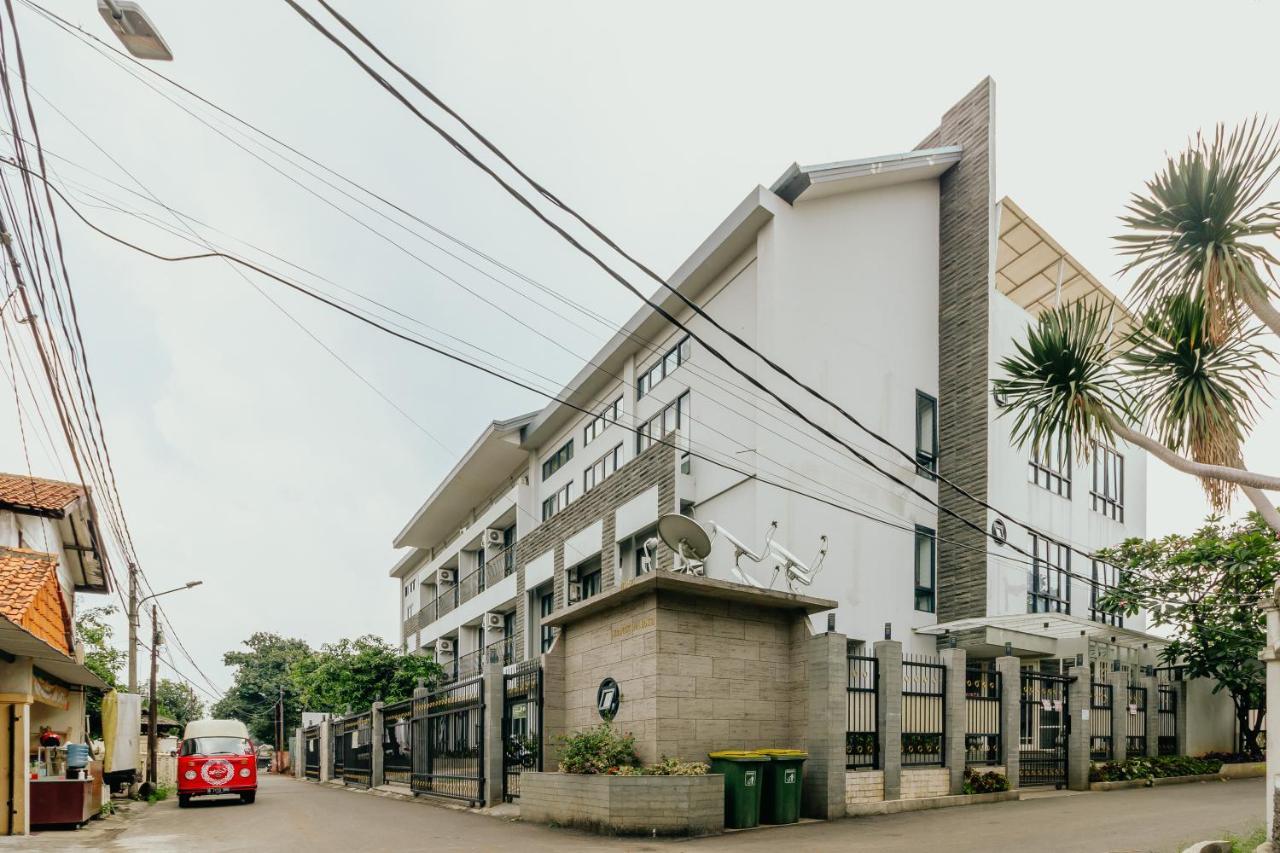 Urbanest Inn House Tb Simatupang Pasar Minggu Esterno foto