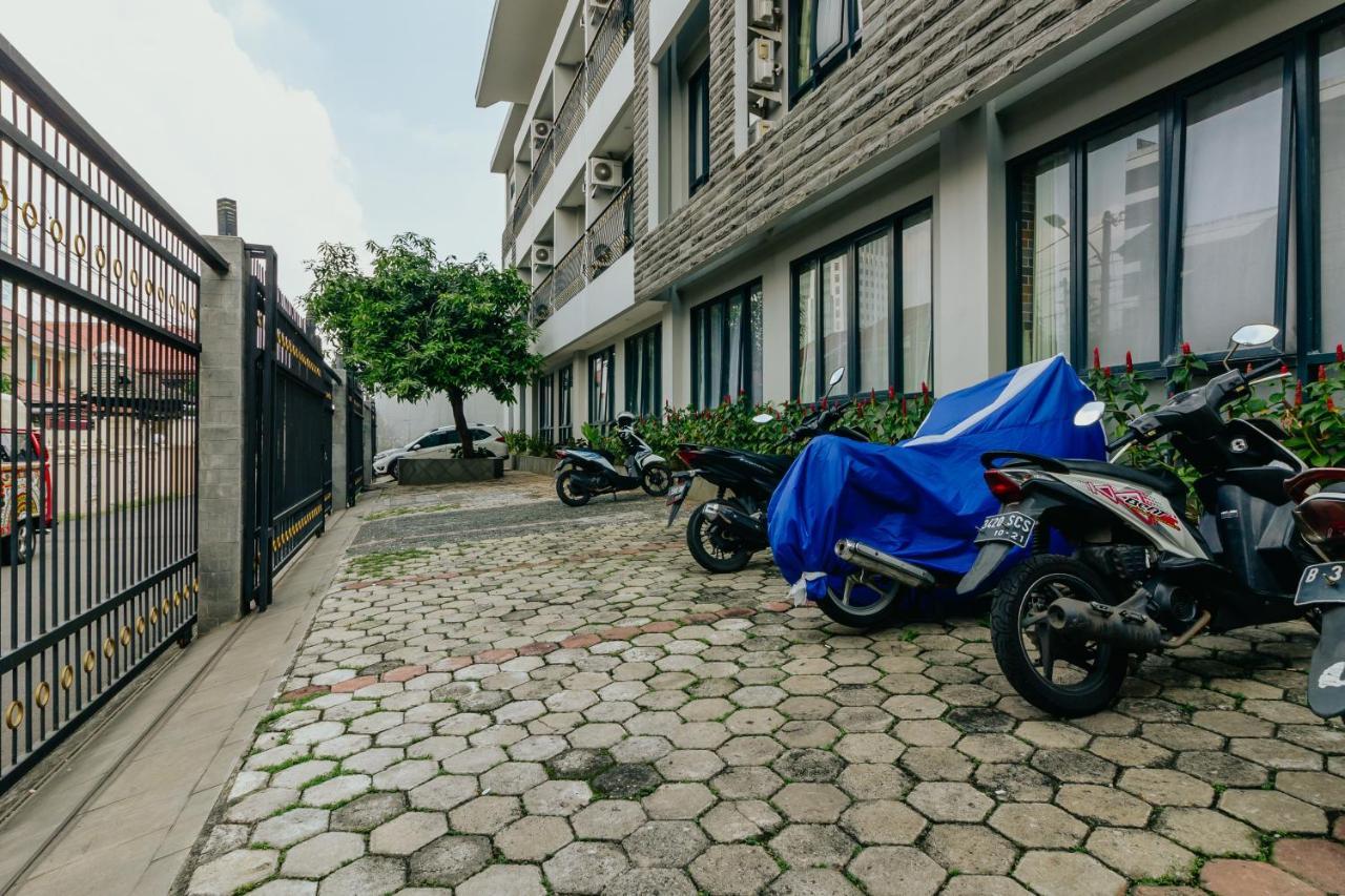 Urbanest Inn House Tb Simatupang Pasar Minggu Esterno foto