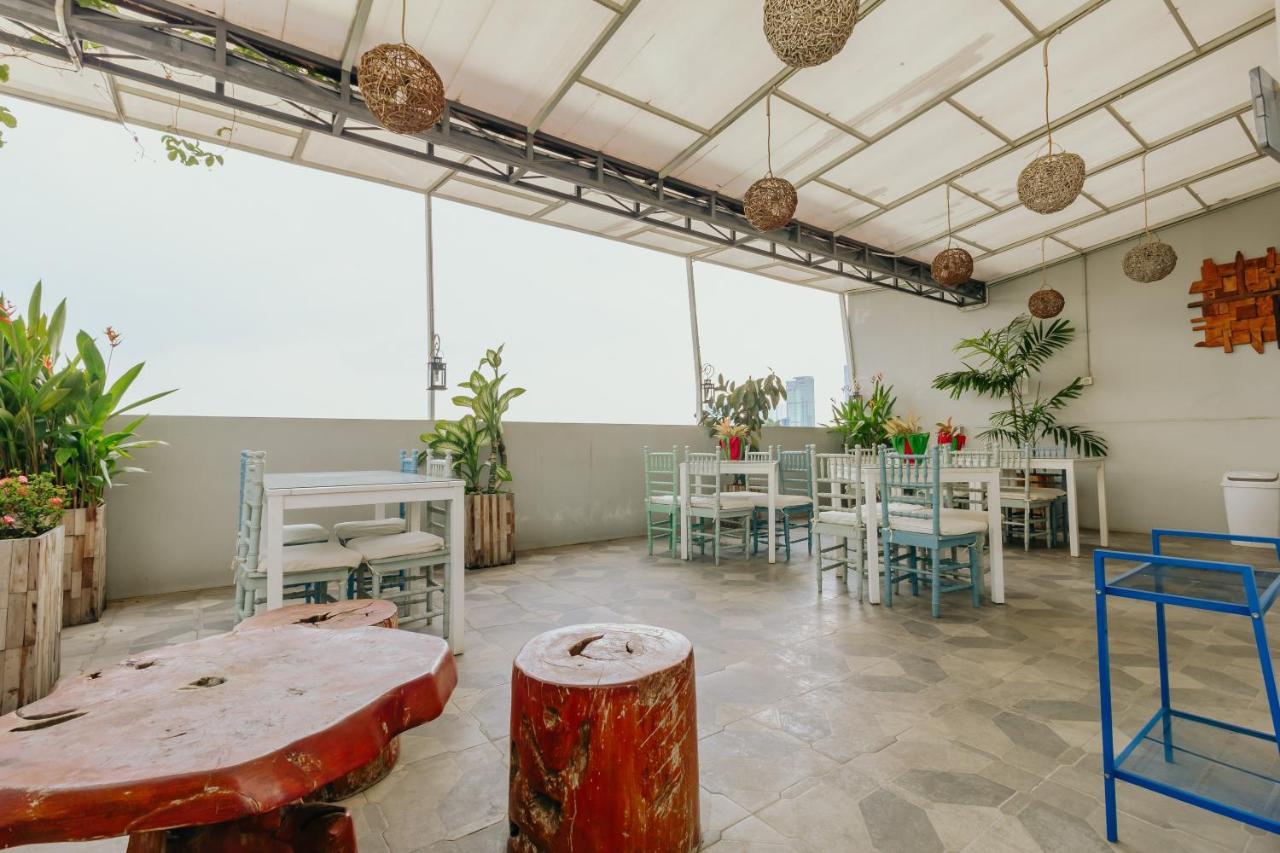 Urbanest Inn House Tb Simatupang Pasar Minggu Esterno foto