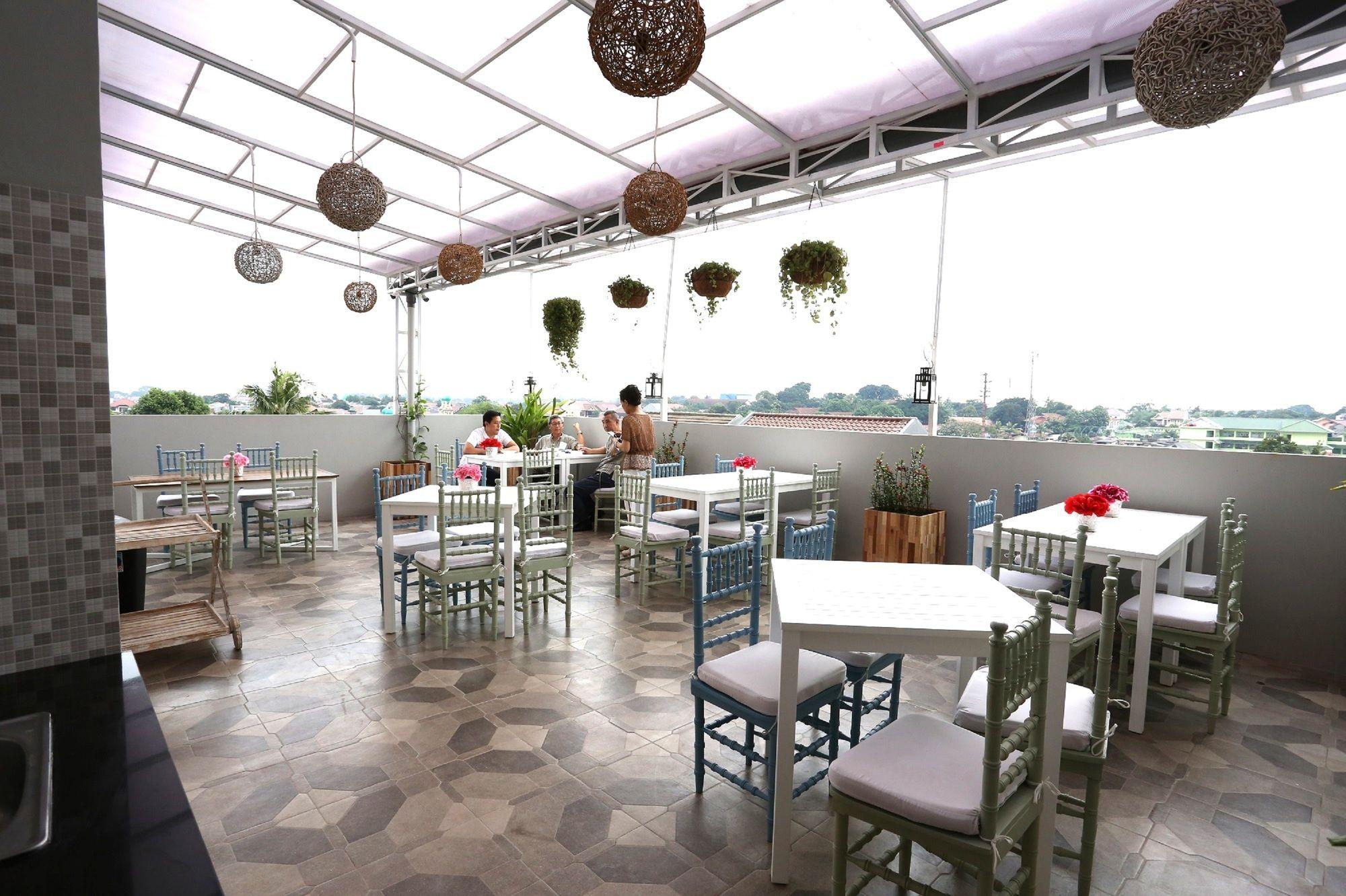 Urbanest Inn House Tb Simatupang Pasar Minggu Esterno foto