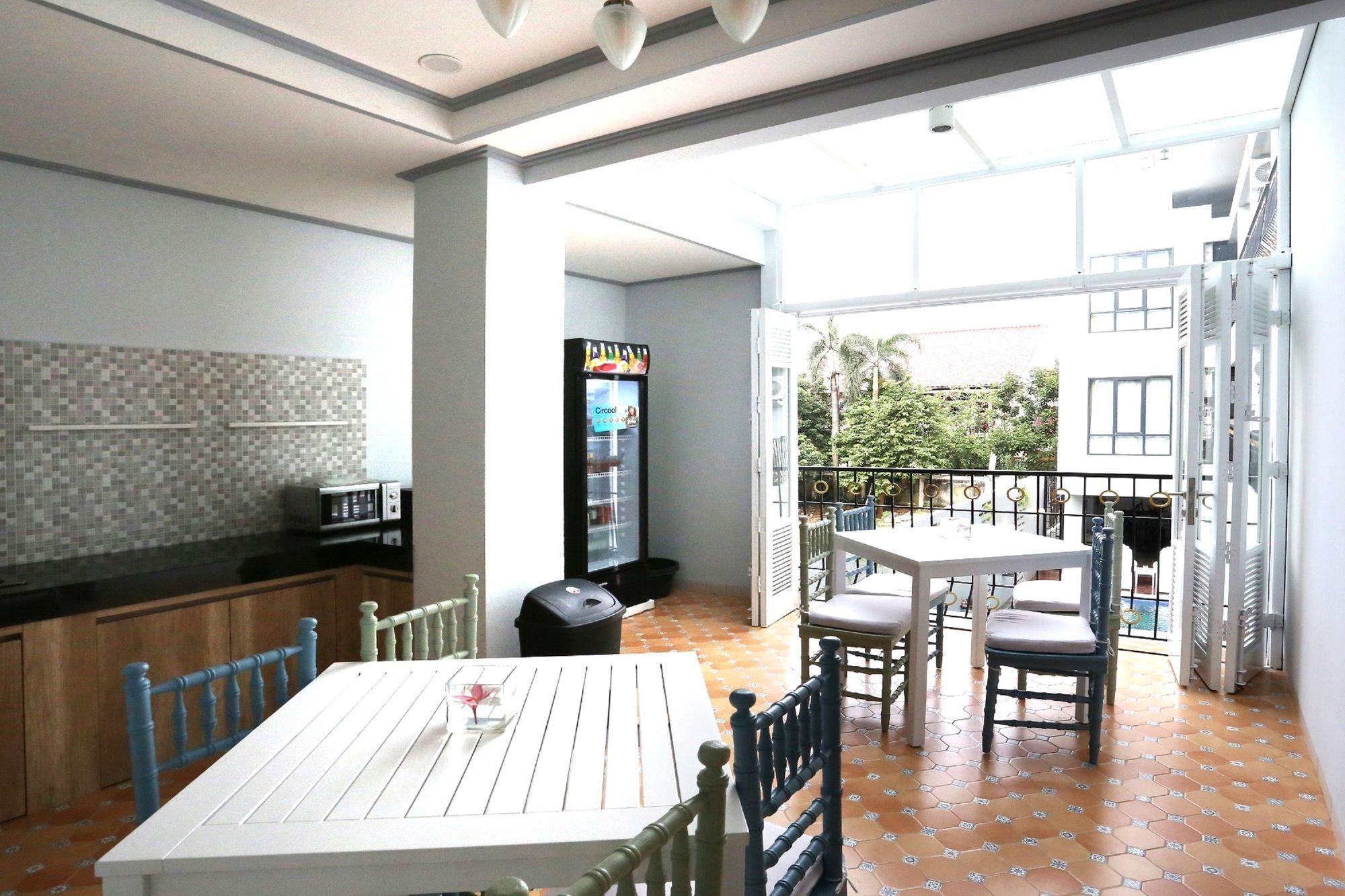 Urbanest Inn House Tb Simatupang Pasar Minggu Esterno foto