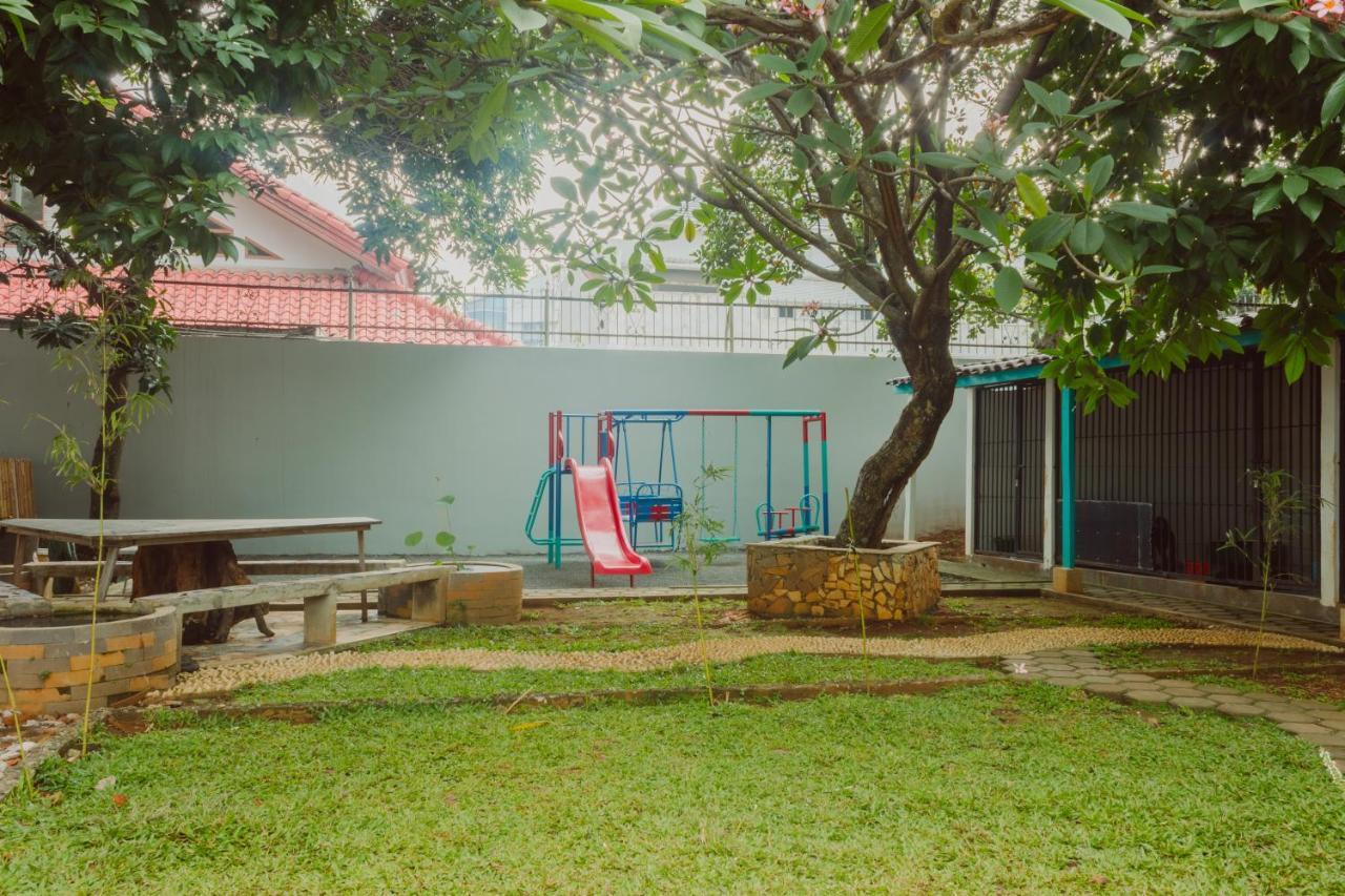 Urbanest Inn House Tb Simatupang Pasar Minggu Esterno foto