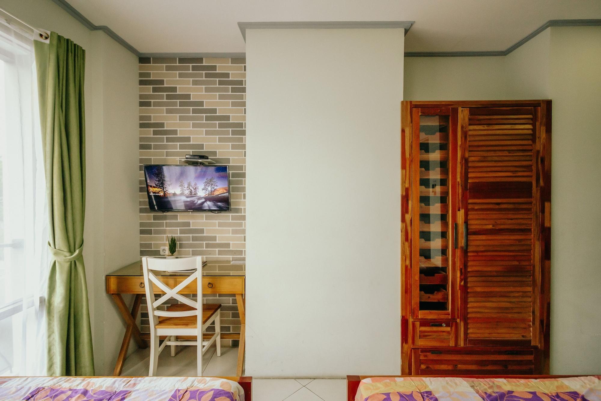 Urbanest Inn House Tb Simatupang Pasar Minggu Esterno foto