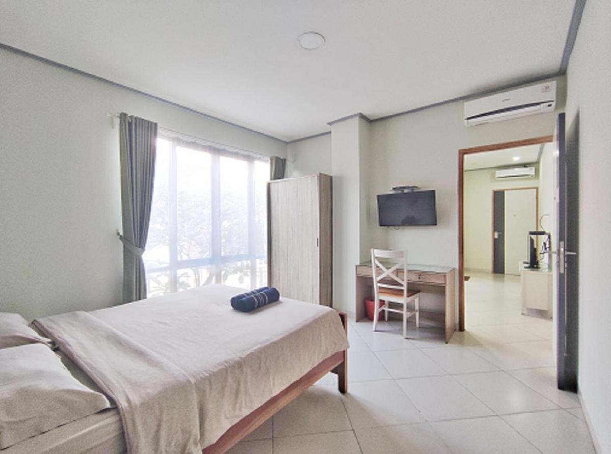 Urbanest Inn House Tb Simatupang Pasar Minggu Esterno foto