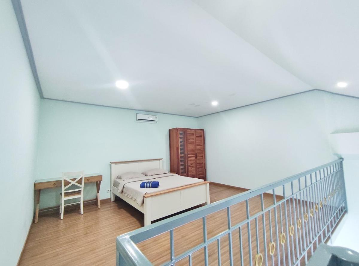 Urbanest Inn House Tb Simatupang Pasar Minggu Esterno foto