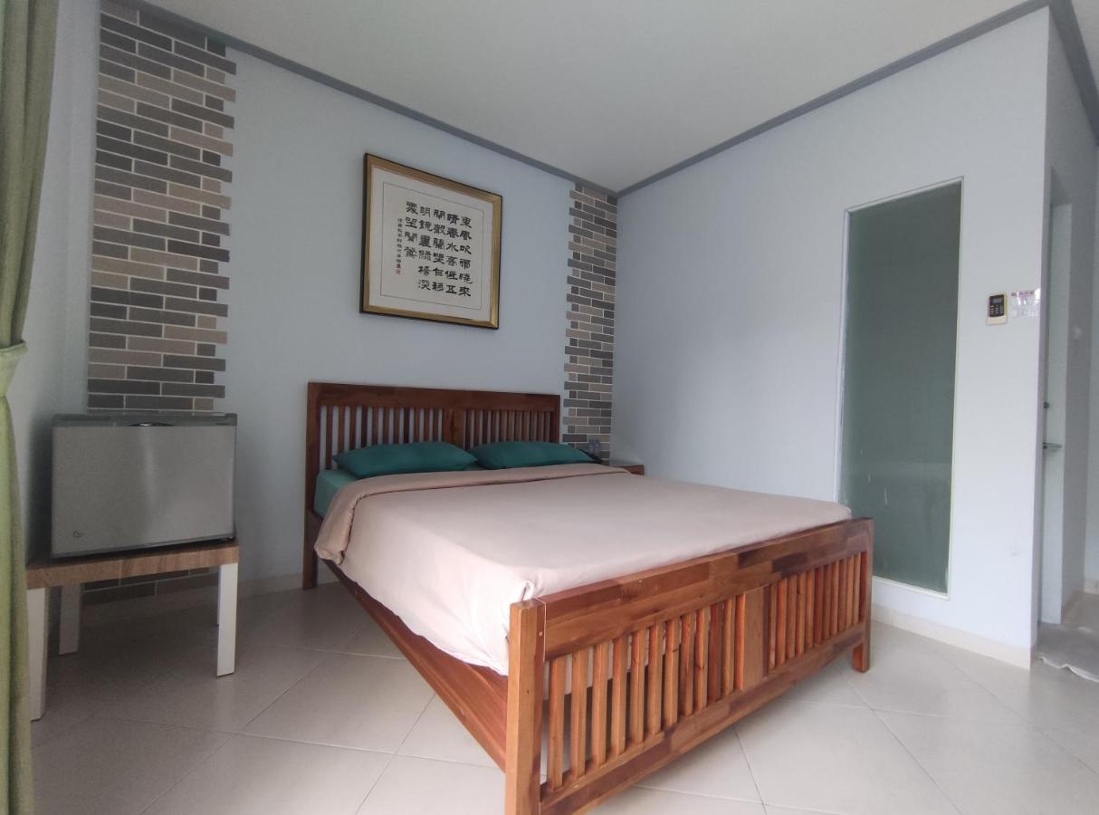 Urbanest Inn House Tb Simatupang Pasar Minggu Esterno foto