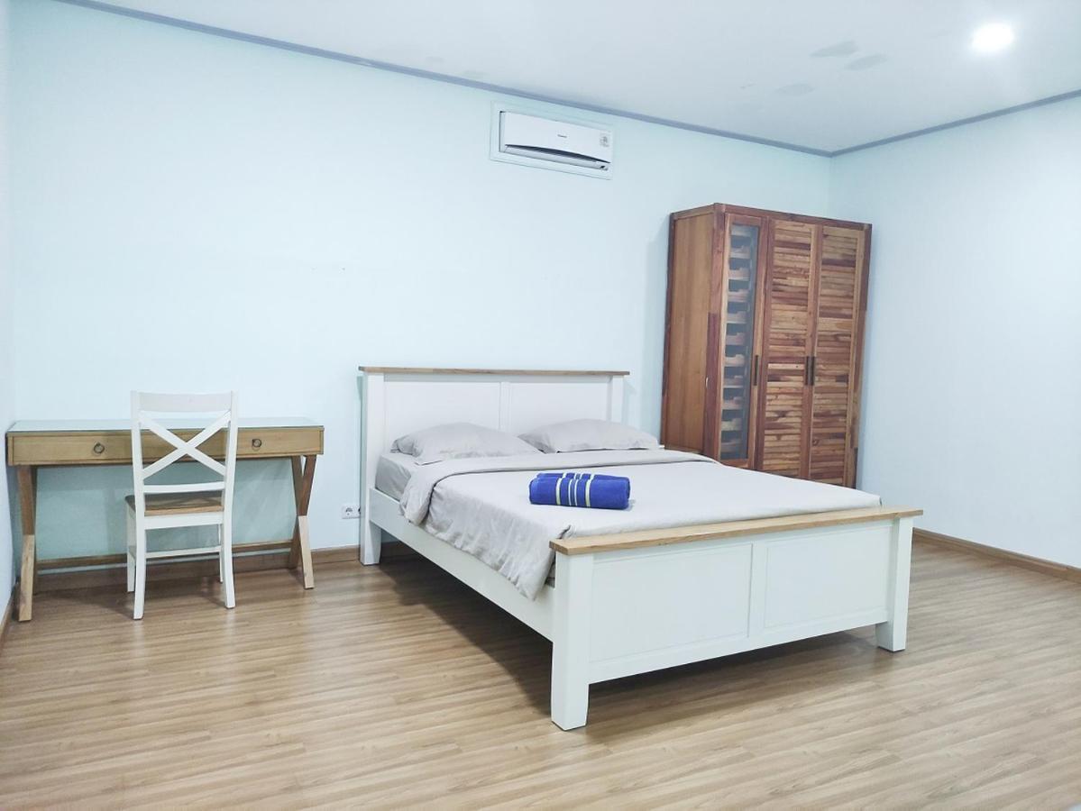 Urbanest Inn House Tb Simatupang Pasar Minggu Esterno foto