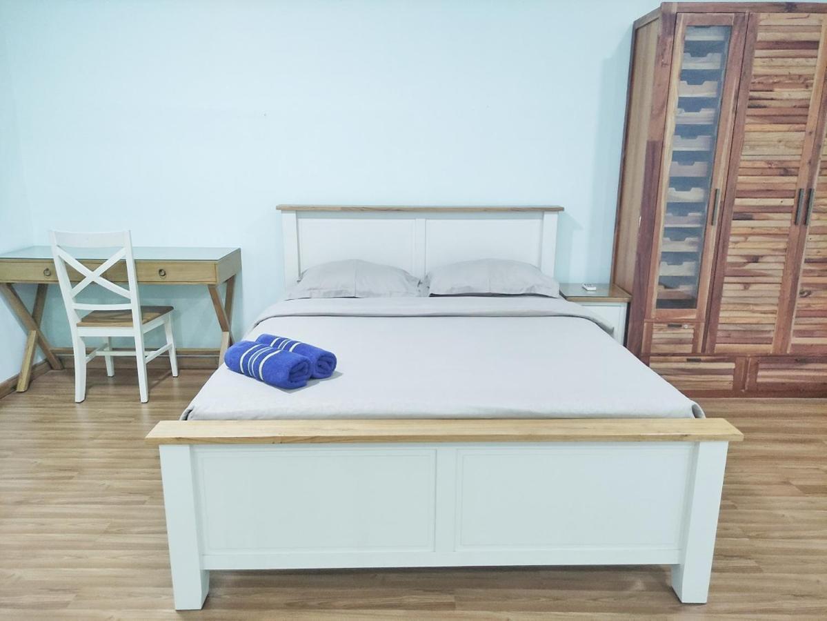 Urbanest Inn House Tb Simatupang Pasar Minggu Esterno foto