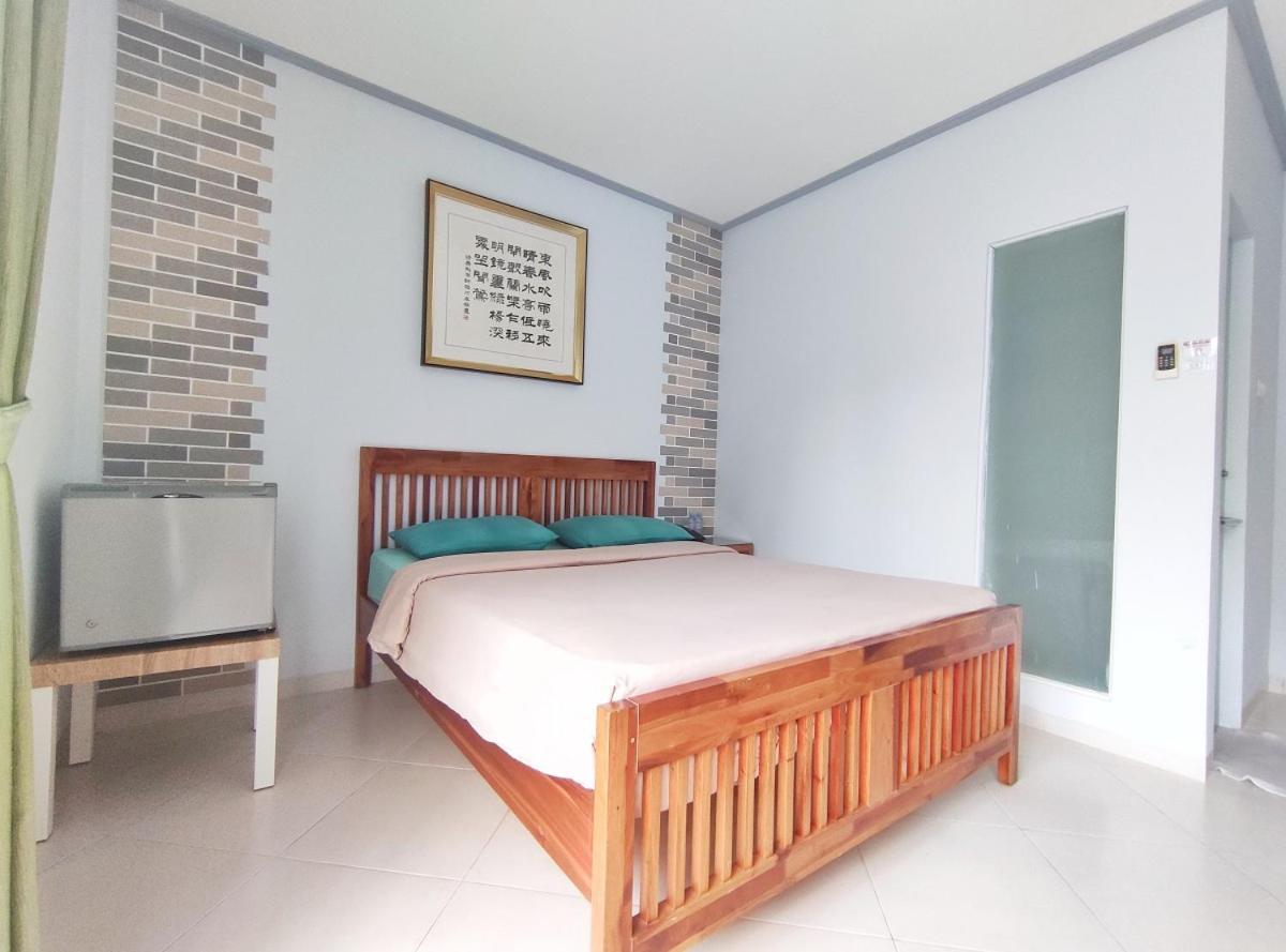 Urbanest Inn House Tb Simatupang Pasar Minggu Esterno foto
